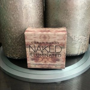 Urban Decay Naked illuminated shimmering powder